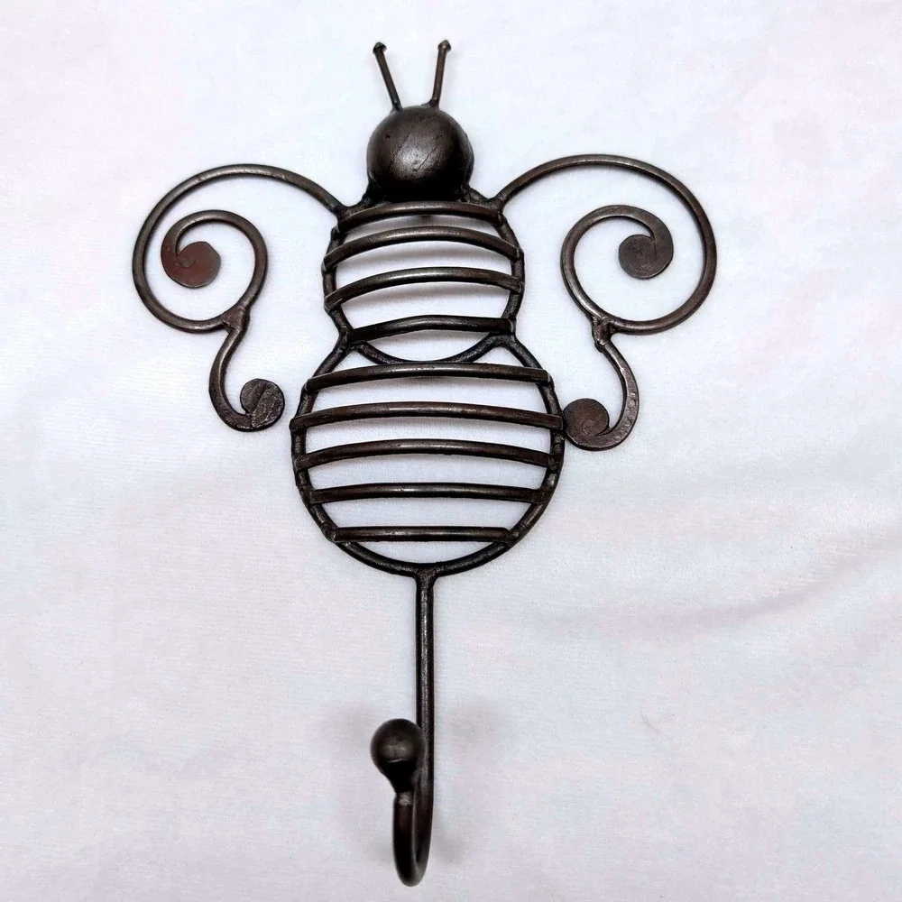 Rustic Wrought Iron Bumble Bee Wall Hook Metal Bee Garden Decor Hanger Dark Iron